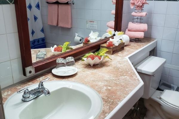 Hummingbird Beach Resort (Mamin)